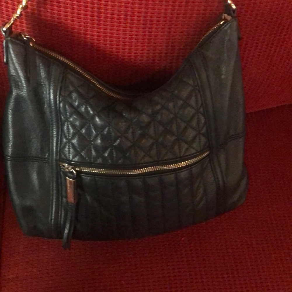 B Makowsky black leather shoulder bag gold hrdwear